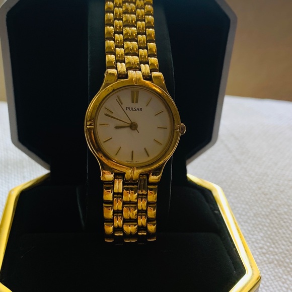 Women’s Pulsar Watch - Picture 2 of 2